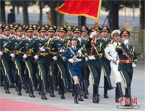 越南女孩见解放军仪仗队狂喊好帅 越南女孩见解放军仪仗队狂喊好帅