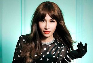 萧亚轩5次手术后首露面