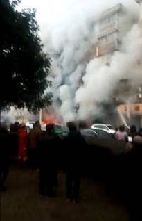 辽宁火灾致22死 发布会现场全体默哀