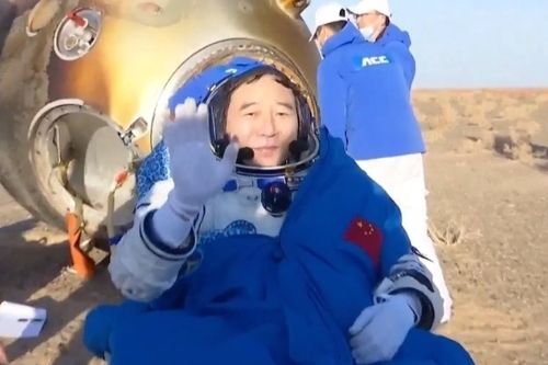 神19航天员全部安全顺利出舱 神19航天员全部安全顺利出舱