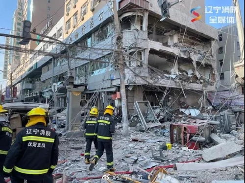 太原小区爆炸现场:烈火蔓延浓烟滚滚 太原小区爆炸现场:烈火蔓延浓烟滚滚