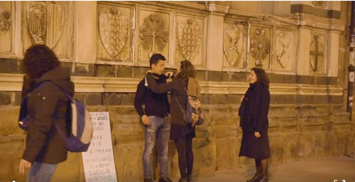 被意大利人骂秦腔穷 中国小伙回击 被意大利人骂秦腔穷 中国小伙回击