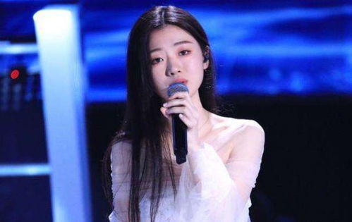 单依纯的墨镜和假睫毛打起来了 单依纯的墨镜和假睫毛打起来了