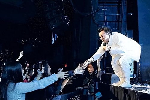 陈奕迅日本演唱会有空投炸弹画面 陈奕迅日本演唱会有空投炸弹画面