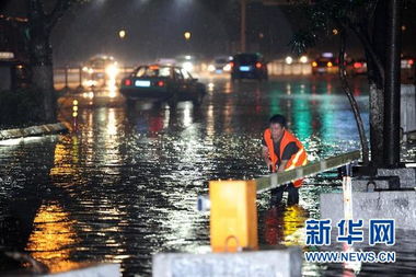 贵州两游船侧翻 目击者:骤降暴雨 贵州两游船侧翻 目击者:骤降暴雨