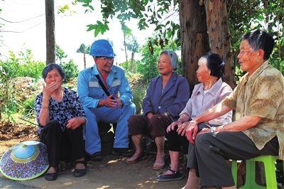 年轻人花几十万开村咖 淡季只能关门