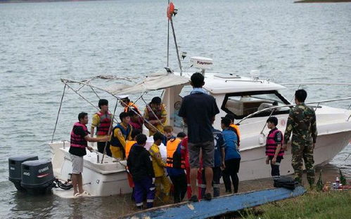 贵州游船倾覆事故致10人死亡 贵州游船倾覆事故致10人死亡