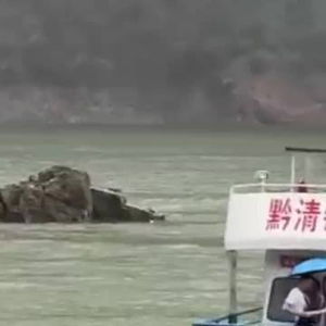 贵州游船倾覆事故致10人死亡 贵州游船倾覆事故致10人死亡