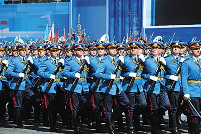 解放军参加红场阅兵体现中方尊重历史 解放军参加红场阅兵体现中方尊重历史