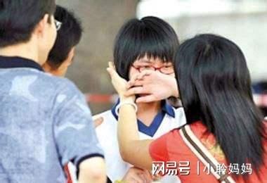 男子高考640分辅导女儿沉默60秒 男子高考640分辅导女儿沉默60秒