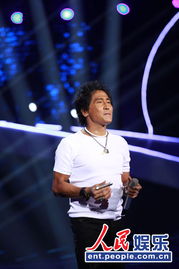 央视冠军歌手回老家摆摊照顾父亲