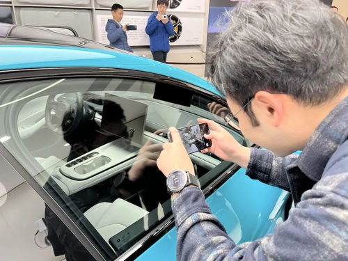 盲人体验小米汽车致手指骨折