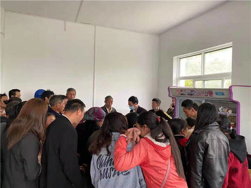 农行工作人员曾劝老人回去休息