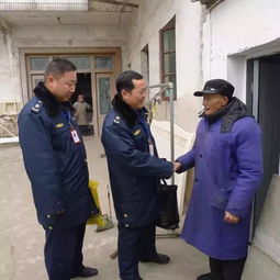 农行工作人员曾劝老人回去休息