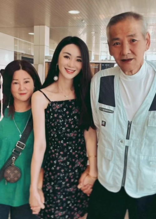 女星父亲自称没贪污 原单位回应 女星父亲自称没贪污 原单位回应