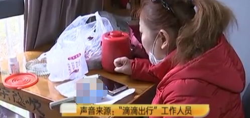 母子错过航班大闹机场称耽误考公(母子因错过航班大闹机场，声称耽误考公务员前途受影响)