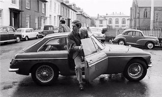 查尔斯汽车油耗多少(查尔斯汽车油耗揭秘，如何优化驾驶以降低油耗成本)