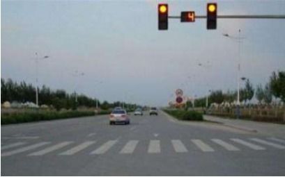 汽车黄灯罚款多少(汽车黄灯罚款多少？详解交通法规及相关罚款规定)