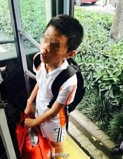 老人强拉年轻人让座 谁错了？老人强拉年轻人让座，谁错了？社会公德与个人权益的微妙平衡)