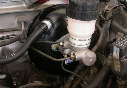 汽车油箱加水多少(汽车油箱加水多少—油箱维护的正确方法与注意事项)