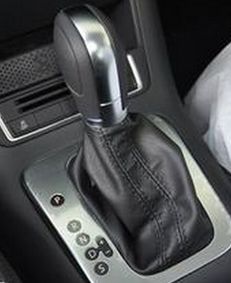 汽车多少速度升档(汽车速度与换挡策略，多少速度下应该升档？