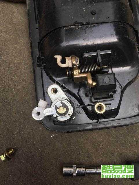 汽车锁多少把(汽车锁的种类与数量解析)