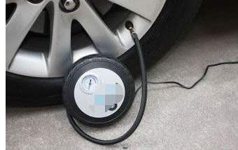 汽车汽打多少(汽车轮胎打气压力，多少才合适？