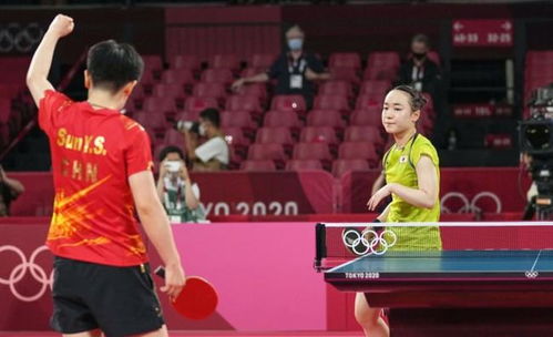 孙颖莎说第一场比赛球拍也有问题(孙颖莎首战透露球拍问题，挑战与机遇并存)