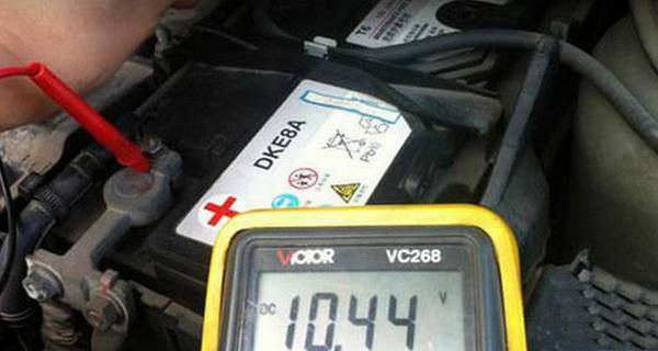 汽车电瓶多少容积(汽车电瓶容积大小对车辆性能的影响)