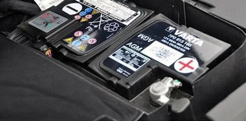 汽车汽车换电瓶多少钱(汽车换电瓶的费用解析)