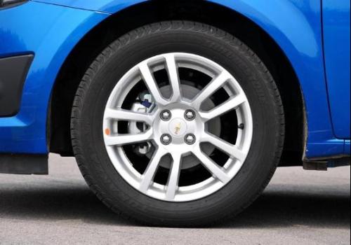 汽车多少气压多少合适(汽车轮胎气压多少合适，理解与管理汽车气压的关键)