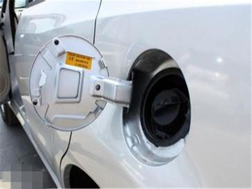 汽车排量多少油箱多少(汽车排量与油箱容量的关系探讨)