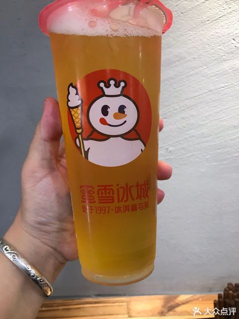 蜜雪冰城回应网友倒卖柠檬水赚差价(蜜雪冰城回应网友倒卖柠檬水赚差价事件，透明化管理与维护品牌形象)