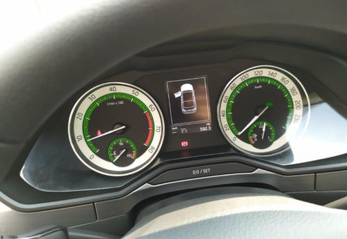 汽车发动机多少转一分钟(汽车发动机转速揭秘，多少转一分钟？