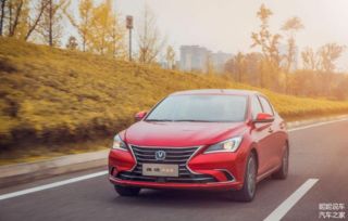 逸动顶配多少钱一台汽车(逸动顶配车型价格解析，多少钱一台汽车？