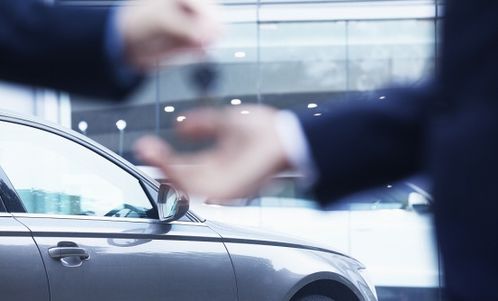 刚买的一辆汽车要多少钱(揭秘汽车购买背后的价格秘密，一辆新车究竟需要多少钱？