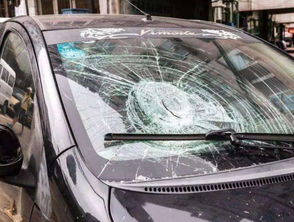 汽车一层玻璃多少钱一个(汽车玻璃价格解析，一层玻璃到底多少钱？