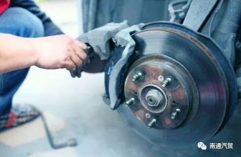 汽车改一套刹车片多少钱(汽车刹车系统升级,更换刹车片的成本与考量) 汽车改一套刹车片多少钱(汽车刹车系统升级,更换刹车片的成本与考量)