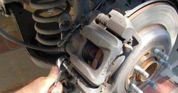 一般汽车刹车片有多少个(汽车刹车片数量解析，一般汽车刹车片有多少个？