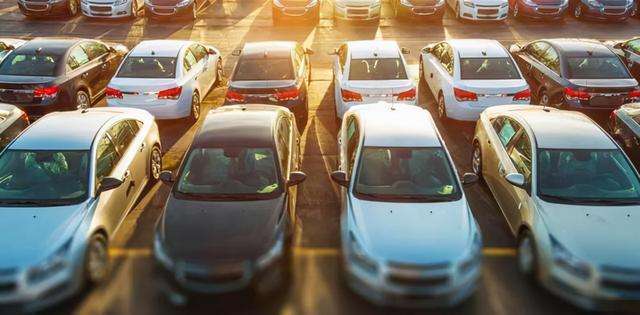 安装汽车灯要多少钱一天(汽车灯光安装费用详解，一天需要多少钱？