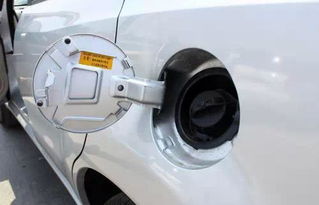 汽车第二次加多少油正常(汽车第二次加油，油量多少才正常？