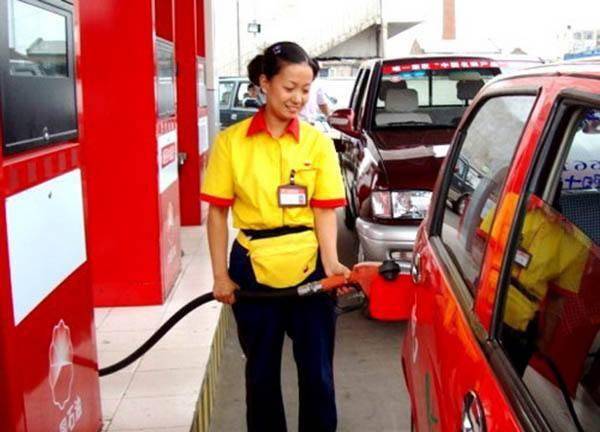 汽车第二次加多少油正常(汽车第二次加油，油量多少才正常？