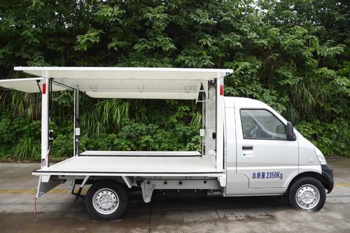 五菱汽车改四轮车多少钱(五菱汽车改四轮车的费用分析)