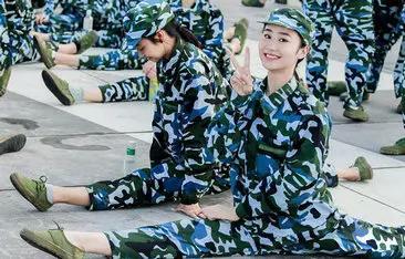 300万人选出最丑军训服 新生:天塌了(军训新风尚,300万人评选最丑军训服,新生的挑战与自我认知) 300万人选出最丑军训服 新生:天塌了(军训新风尚,300万人评选最丑军训服,新生的挑战与自我认知)