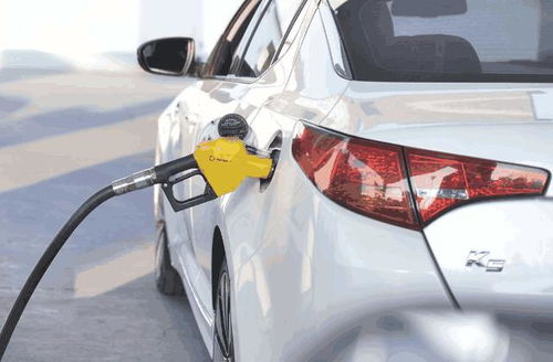 汽车一次性加多少升油(汽车加油，一次性加多少升油最适宜？