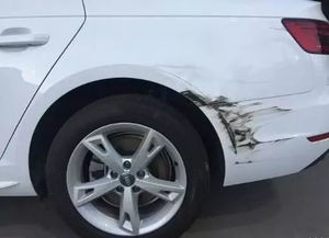 汽车保险杠蹭掉漆多少钱(汽车保险杠蹭掉漆修复费用解析) 汽车保险杠蹭掉漆多少钱(汽车保险杠蹭掉漆修复费用解析)