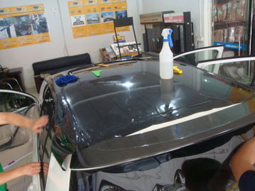 贴汽车顶膜要多少钱一米(汽车顶膜价格解析，贴汽车顶膜要多少钱一米？