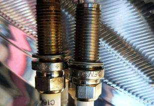 汽车换火花塞四个多少钱(汽车换火花塞的费用解析，四个火花塞究竟多少钱？