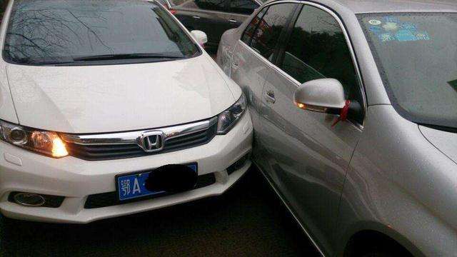 汽车右下角剐蹭多少钱修(汽车右下角剐蹭修复费用解析)