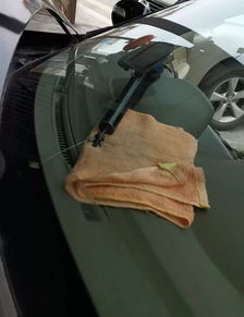 拆汽车后玻璃多少钱一天(汽车后玻璃拆装费用详解，一天拆换需要多少钱？